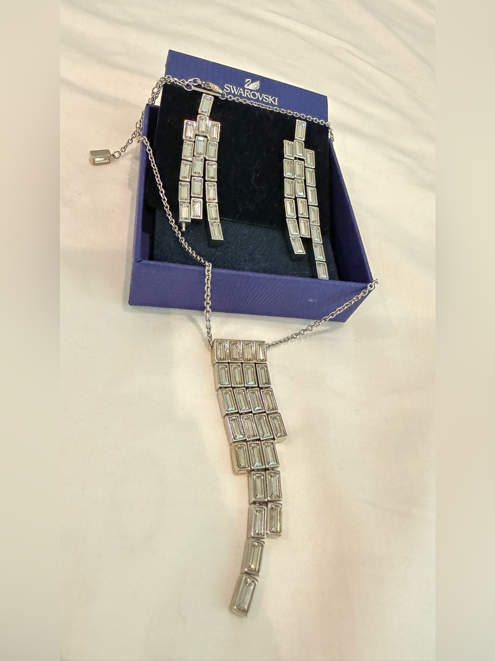 Swarovski Matching set Pendant Necklace & Drop Earrings - Silver